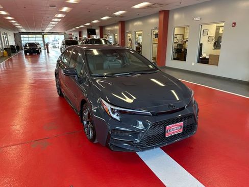 Used 2025 Toyota Corolla SE w/ SE Premium Package FWD image 2
