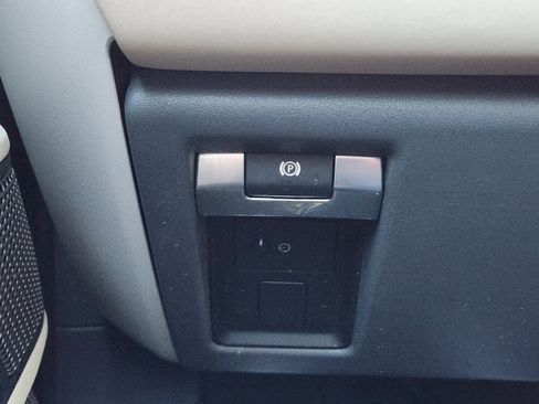 Used 2021 Land Rover Defender 110 SE image 22