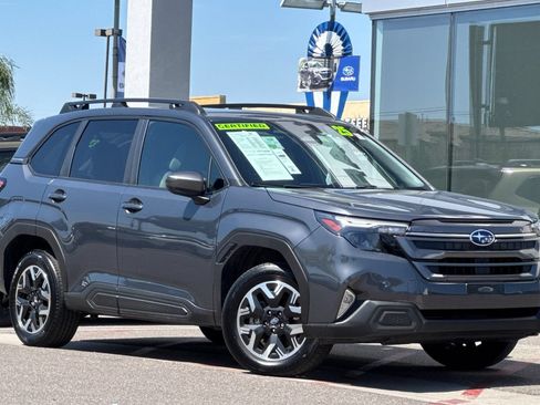 Used 2025 Subaru Forester Premium AWD/4WD image 2