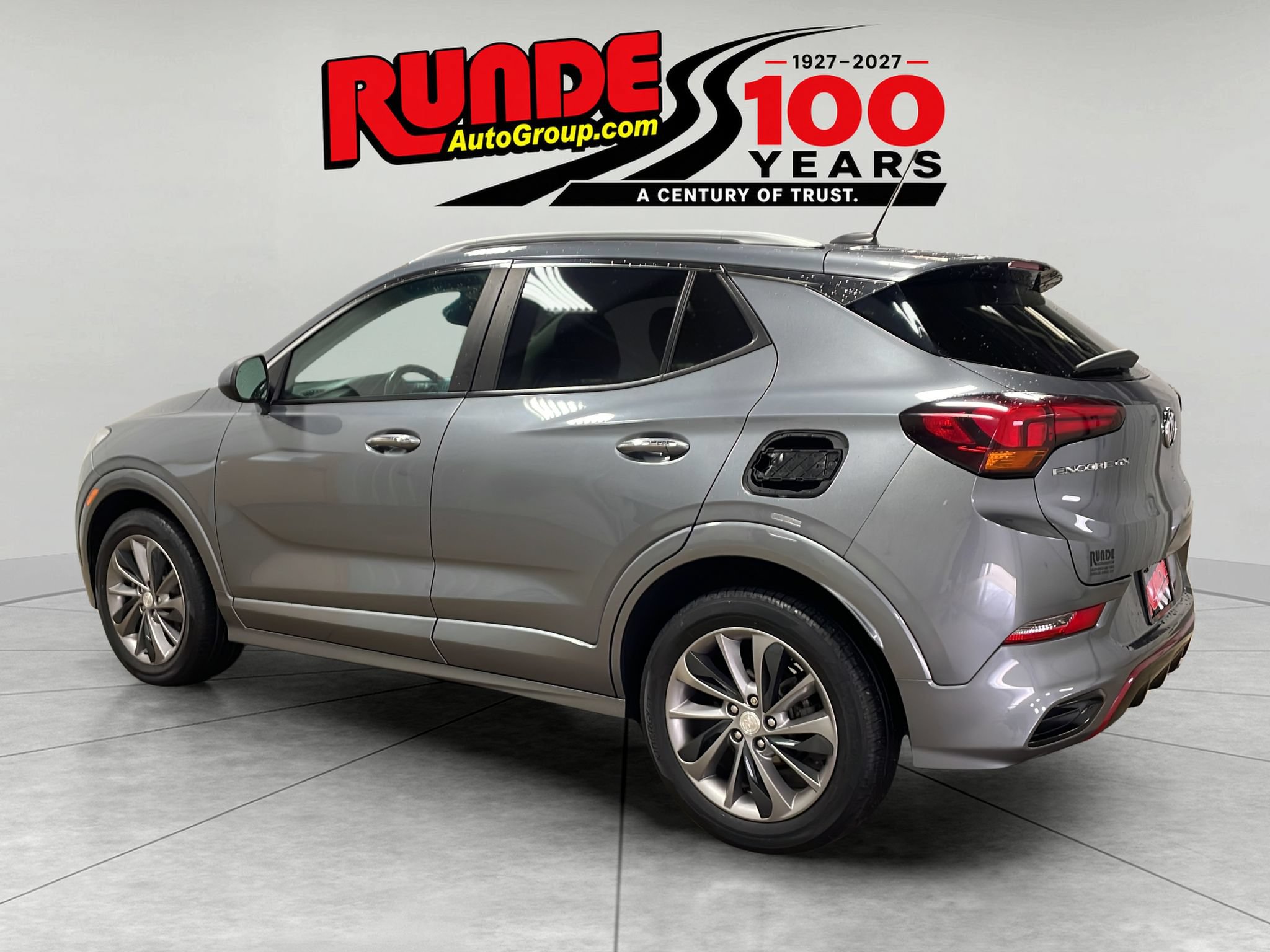Used 2021 Buick Encore GX Select w/ Sport Touring Package FWD image 3