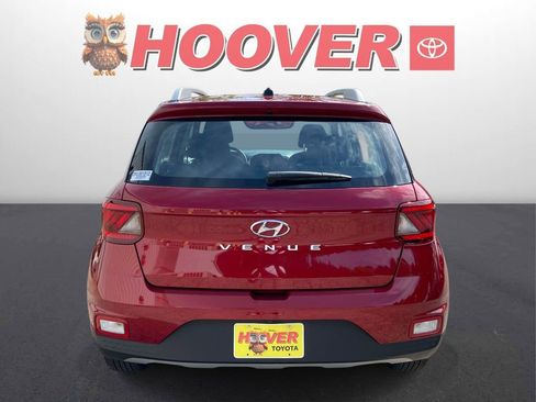 Used 2024 Hyundai Venue SEL FWD image 3