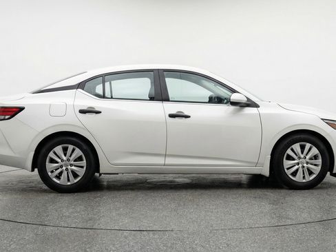 Used 2025 Nissan Sentra S image 11