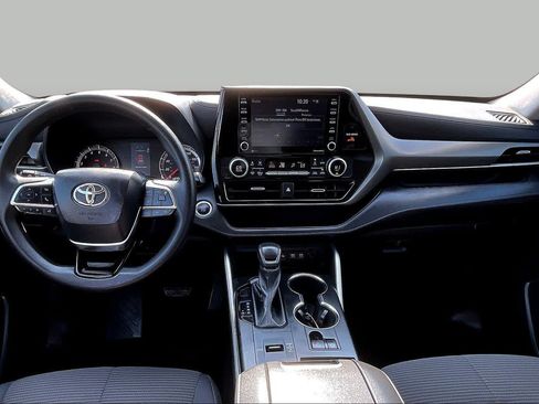 Used 2021 Toyota Highlander L FWD image 15
