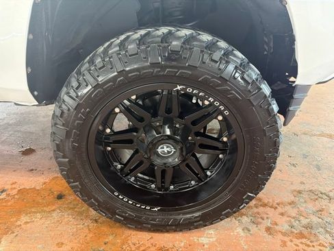 Used 2017 Toyota Tacoma SR RWD image 10