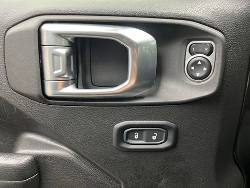 Used 2024 Jeep Wrangler Unlimited Sport AWD/4WD image 29