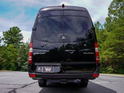 Used 2016 Mercedes-Benz Sprinter 2500 image 42