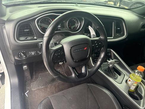 Used 2018 Dodge Challenger R/T Scat Pack w/ Leather Interior Group RWD image 10