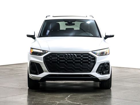 Used 2024 Audi Q5 2.0T Premium w/ Summer of Audi Package image 3