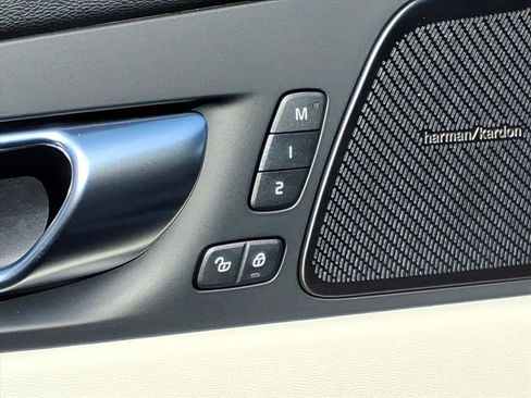 New 2026 Volvo XC60 B5 Ultra w/ Protection Package Premier image 13