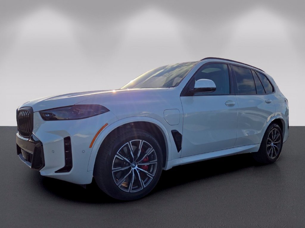 Certified 2025 BMW X5 xDrive50e w/ M Sport Package AWD/4WD image 8