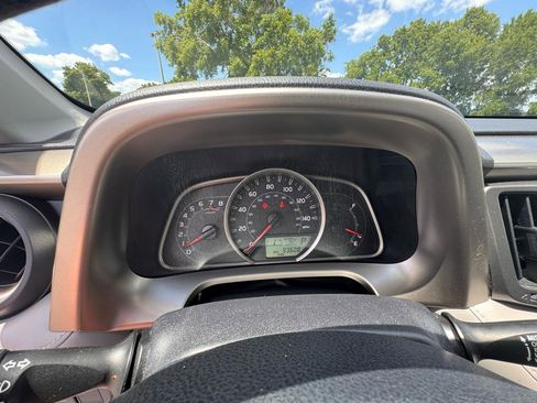 Used 2013 Toyota RAV4 XLE AWD/4WD image 23