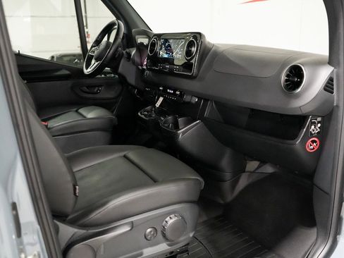 Used 2021 Mercedes-Benz Sprinter 2500 image 15