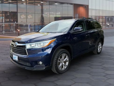 Used 2015 Toyota Highlander Plus FWD image 4