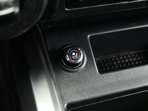 Used 2017 Nissan Titan Platinum Reserve image 21