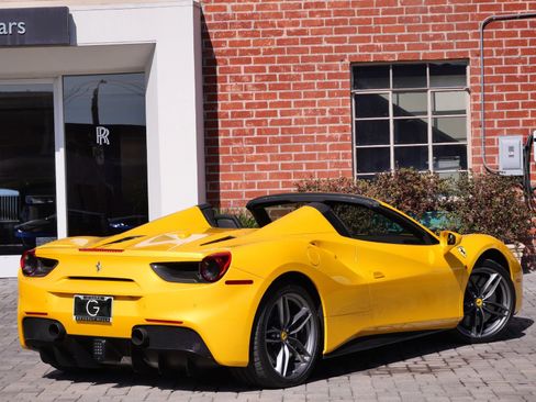 Used 2018 Ferrari 488 Spider RWD image 7