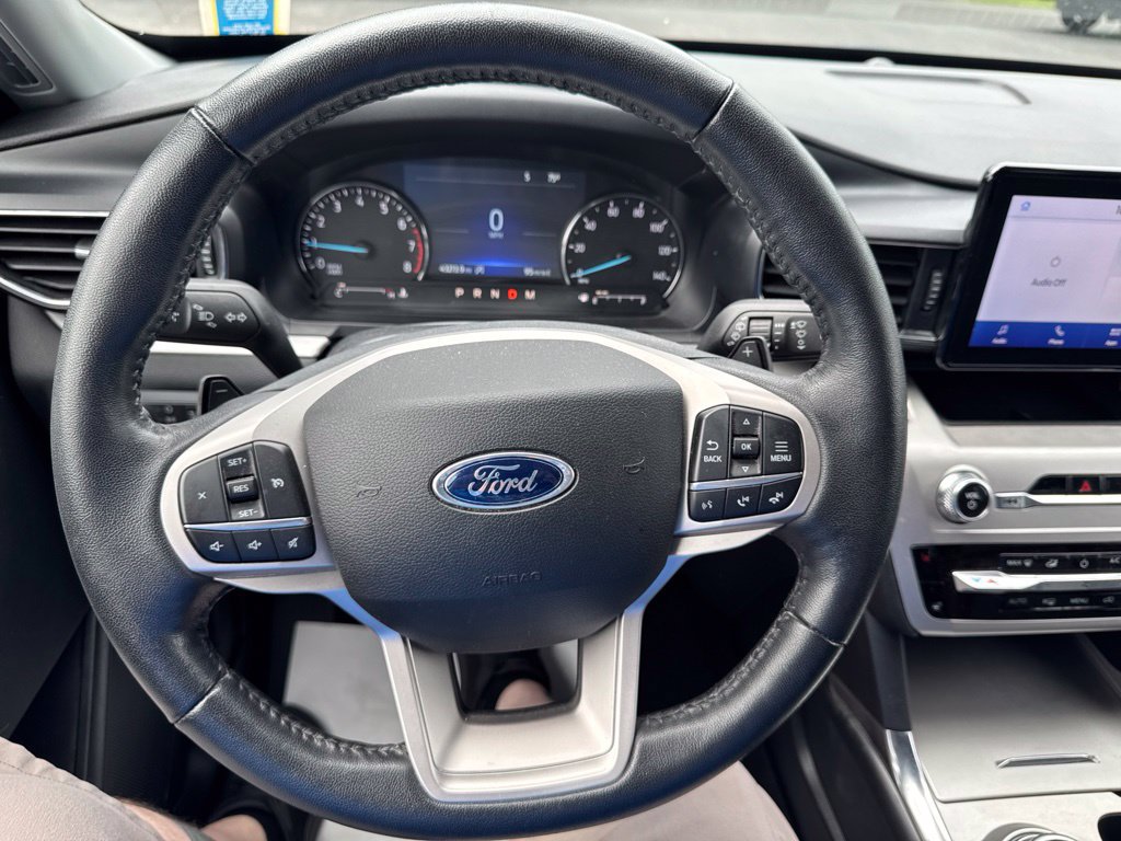 Used 2021 Ford Explorer XLT w/ Equipment Group 202A AWD/4WD image 25