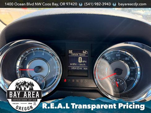 Used 2014 Chrysler Town & Country Touring FWD image 9