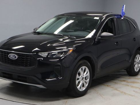 Certified 2024 Ford Escape Active w/ Cold Weather Package FWD image 7