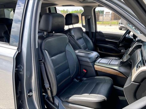 Used 2020 GMC Yukon XL Denali w/ Denali Premium Package image 9