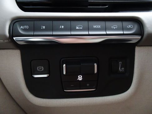 Used 2024 Cadillac Escalade Sport Platinum w/ LPO, ONYX Package AWD/4WD image 33