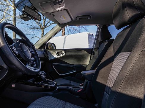 Certified 2023 Kia Soul S image 8
