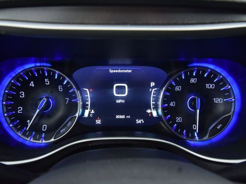 Used 2022 Chrysler Pacifica Touring-L image 21