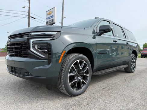 New 2026 Chevrolet Suburban RST AWD/4WD image 2