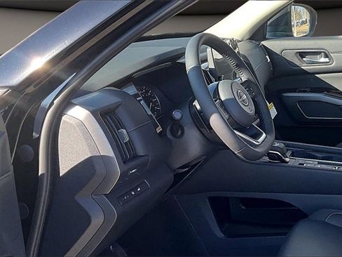 New 2025 Nissan Pathfinder SL image 7