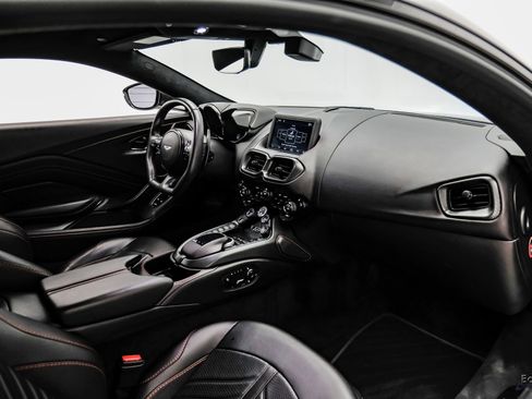 Used 2023 Aston Martin V12 Vantage RWD image 51