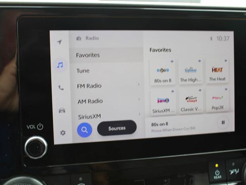 Used 2023 Toyota Highlander LE image 21