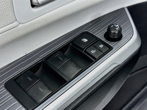 Certified 2025 Toyota Sienna XLE FWD image 29