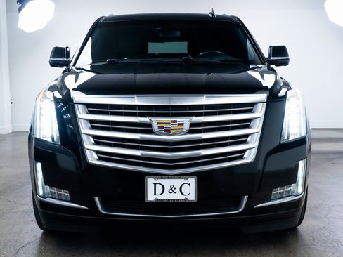 Used 2019 Cadillac Escalade ESV Platinum image 2
