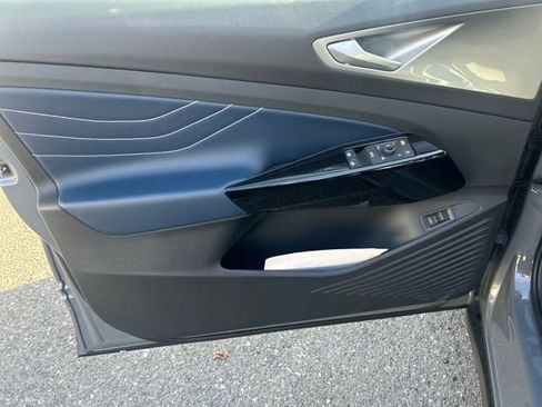New 2025 Volkswagen ID.4 Pro S Plus image 16