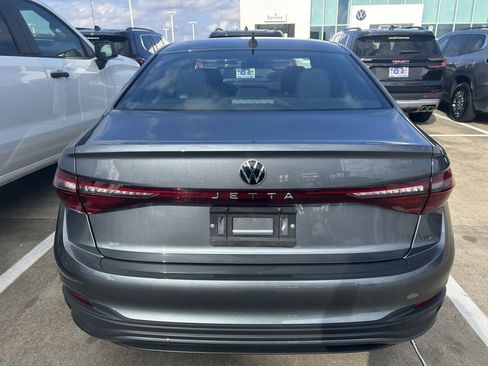 Used 2025 Volkswagen Jetta Sport image 6