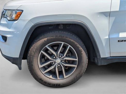 Used 2018 Jeep Grand Cherokee Limited AWD/4WD image 14