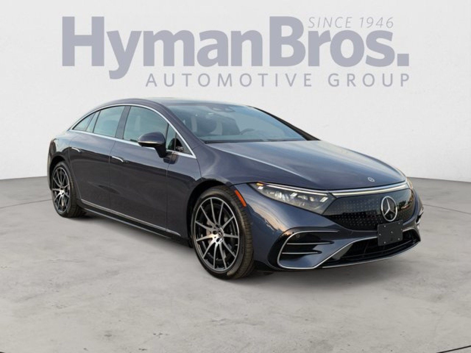 Used 2022 Mercedes-Benz EQS 580 4MATIC Sedan w/ Pinnacle Trim Package image 1