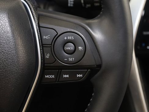 Used 2023 Toyota Venza XLE image 32