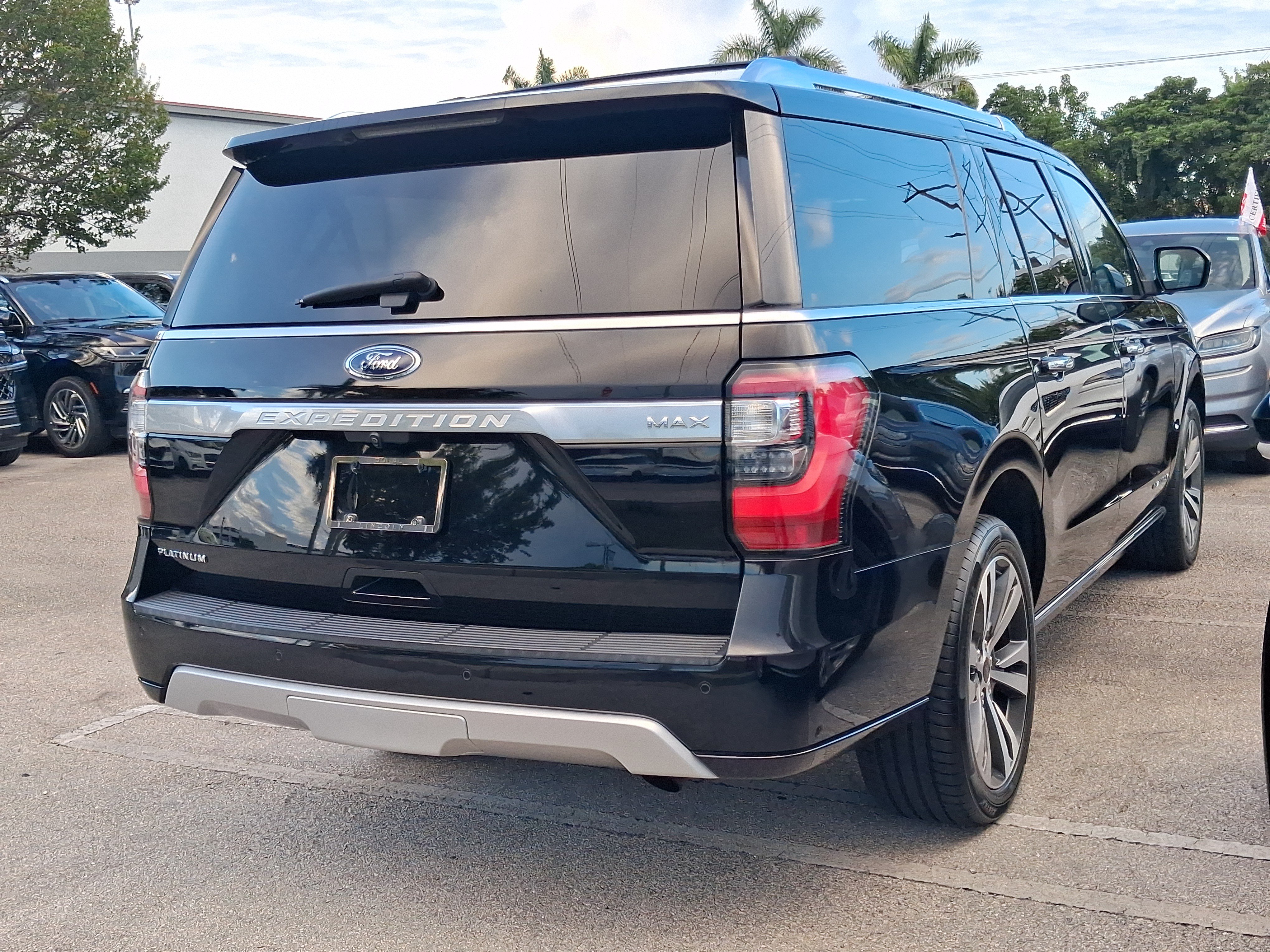 Used 2020 Ford Expedition Max Platinum AWD/4WD image 4