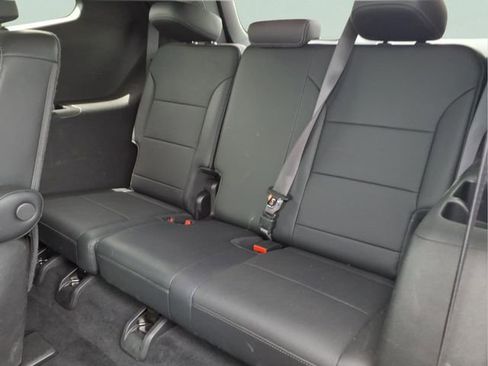 Used 2025 Buick Enclave Preferred AWD/4WD image 23