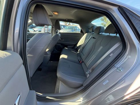 Used 2025 Hyundai Elantra SEL FWD image 28