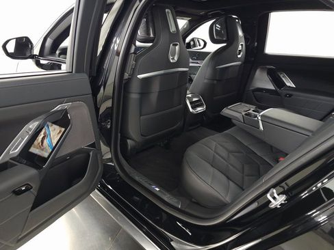 Used 2025 BMW 760i xDrive w/ Executive Package AWD/4WD image 46
