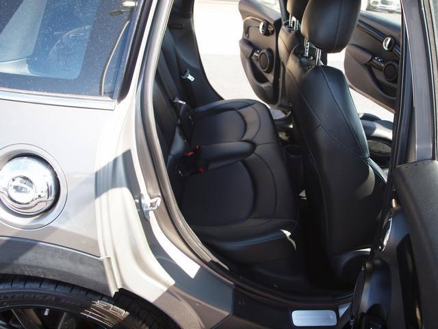 Used 2019 MINI Cooper S w/ Signature Upholstery Package FWD image 7