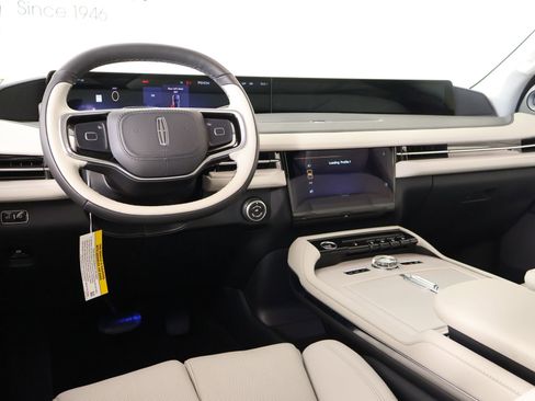 New 2026 Lincoln Navigator Premiere AWD/4WD image 2