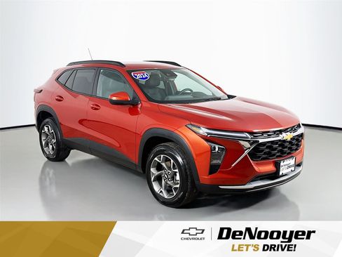 Used 2024 Chevrolet Trax LT w/ Driver Confidence Package image 1