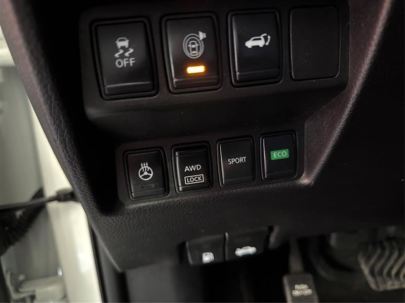 Used 2017 Nissan Rogue SV w/ SV Premium Package AWD/4WD image 29