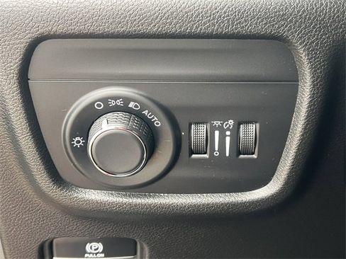Used 2024 Jeep Grand Cherokee Altitude image 18