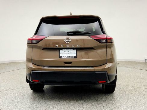 Used 2024 Nissan Rogue SV w/ SV Premium Package FWD image 6