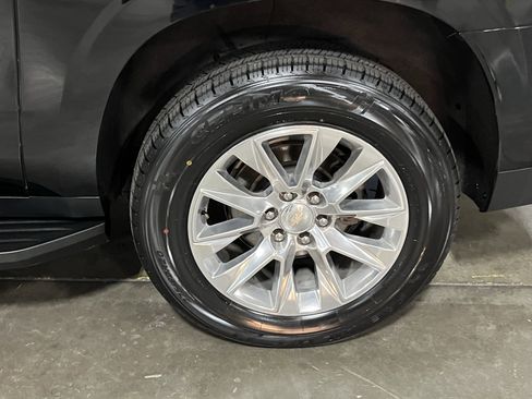 Used 2023 Chevrolet Suburban Premier image 25