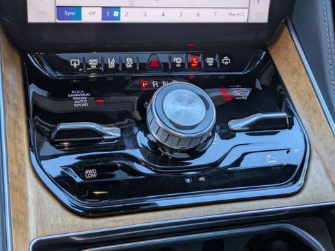 Used 2022 Jeep Grand Wagoneer Series II w/ Convenience Group III image 25