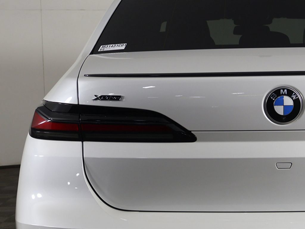 Used 2023 BMW 760i xDrive AWD/4WD image 20